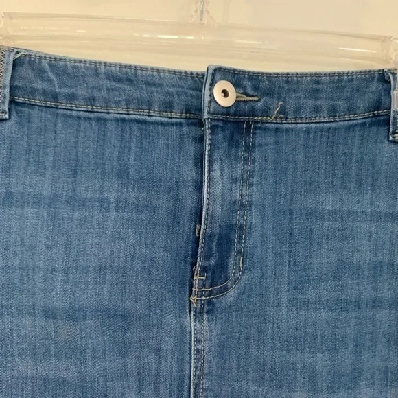 Denim skirt with stitching detail at the bottoms. Size 20W - Picture 3 of 5